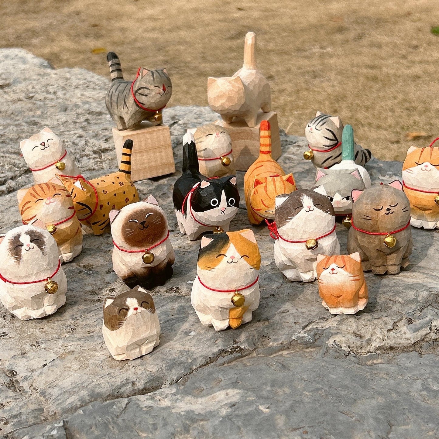 Wooden Cat FigurineâCat statue with pet name engraved,Birthdays and HolidaysâUnique Home Decor for Cat Lovers