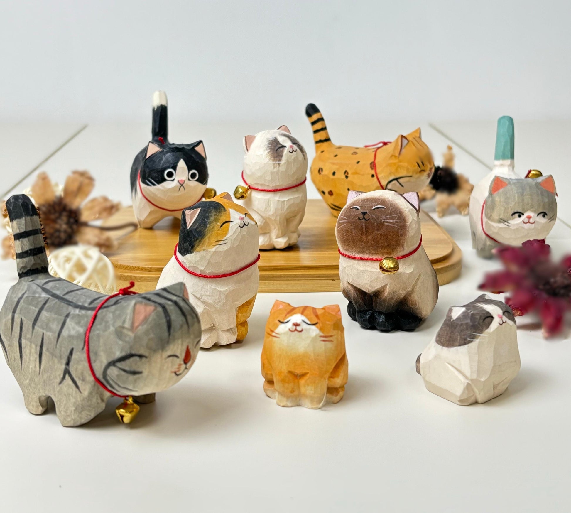 Handmade Wooden Cat Figurine,Hand-Carved Wood Cat,Minimalist Cat Ornament,Unique Cat Lover Gift,Christmas Gifts