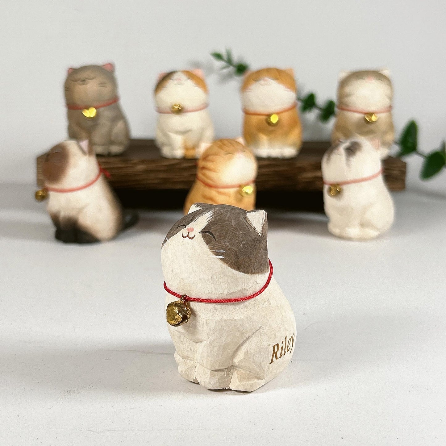 Hand-Carved Wood Cat Sculpture with Engraved Name - Gift for Cat Lovers,Christmas Gifts,Personalized Pet Memorial Home Decor