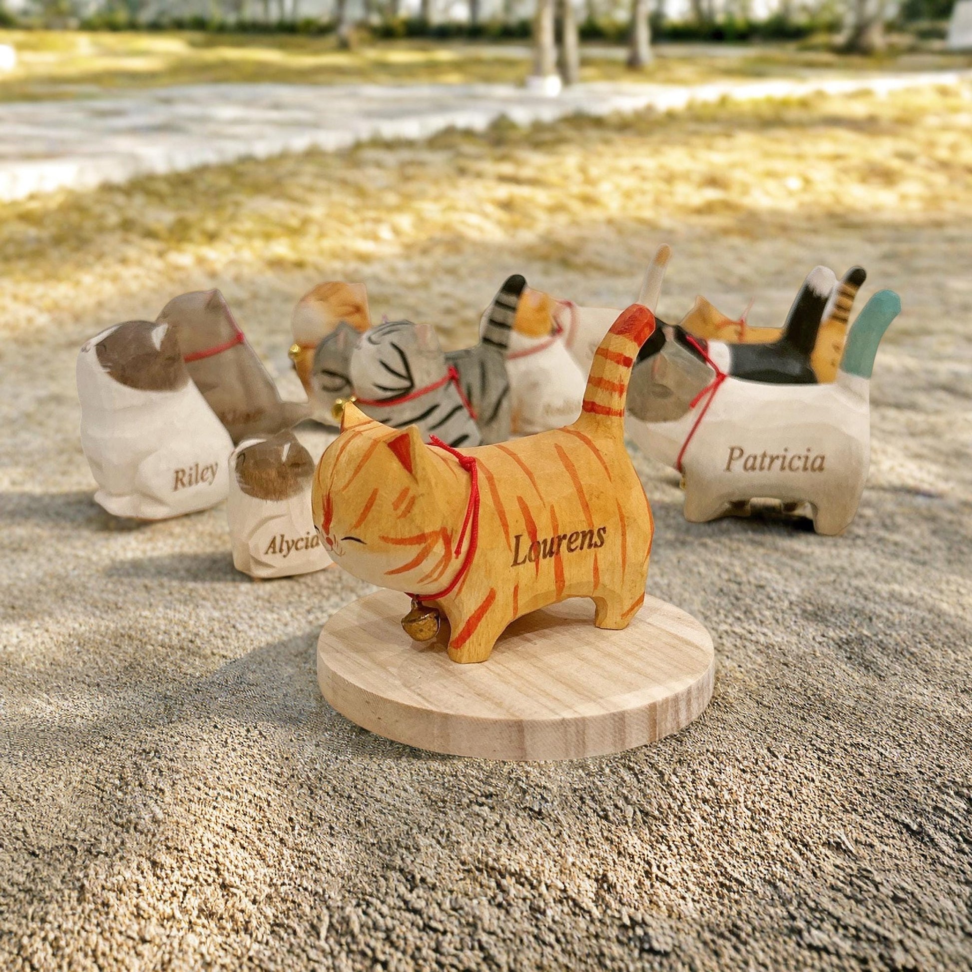 Wooden Cat FigurineâCat statue with pet name engraved,Birthdays and HolidaysâUnique Home Decor for Cat Lovers