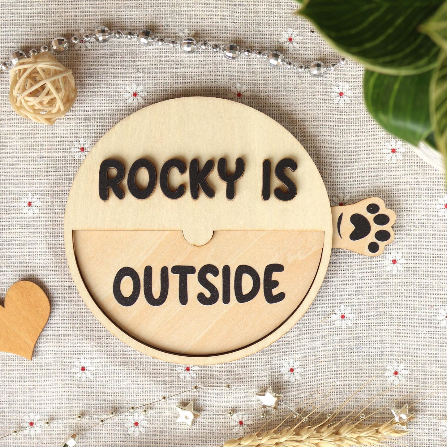 Custom Cat Name - Personalized Inside/Outside Door Magnet - Wood Pet Reminders Sign - Cat Lover Gift - Engraved Pet Accessories