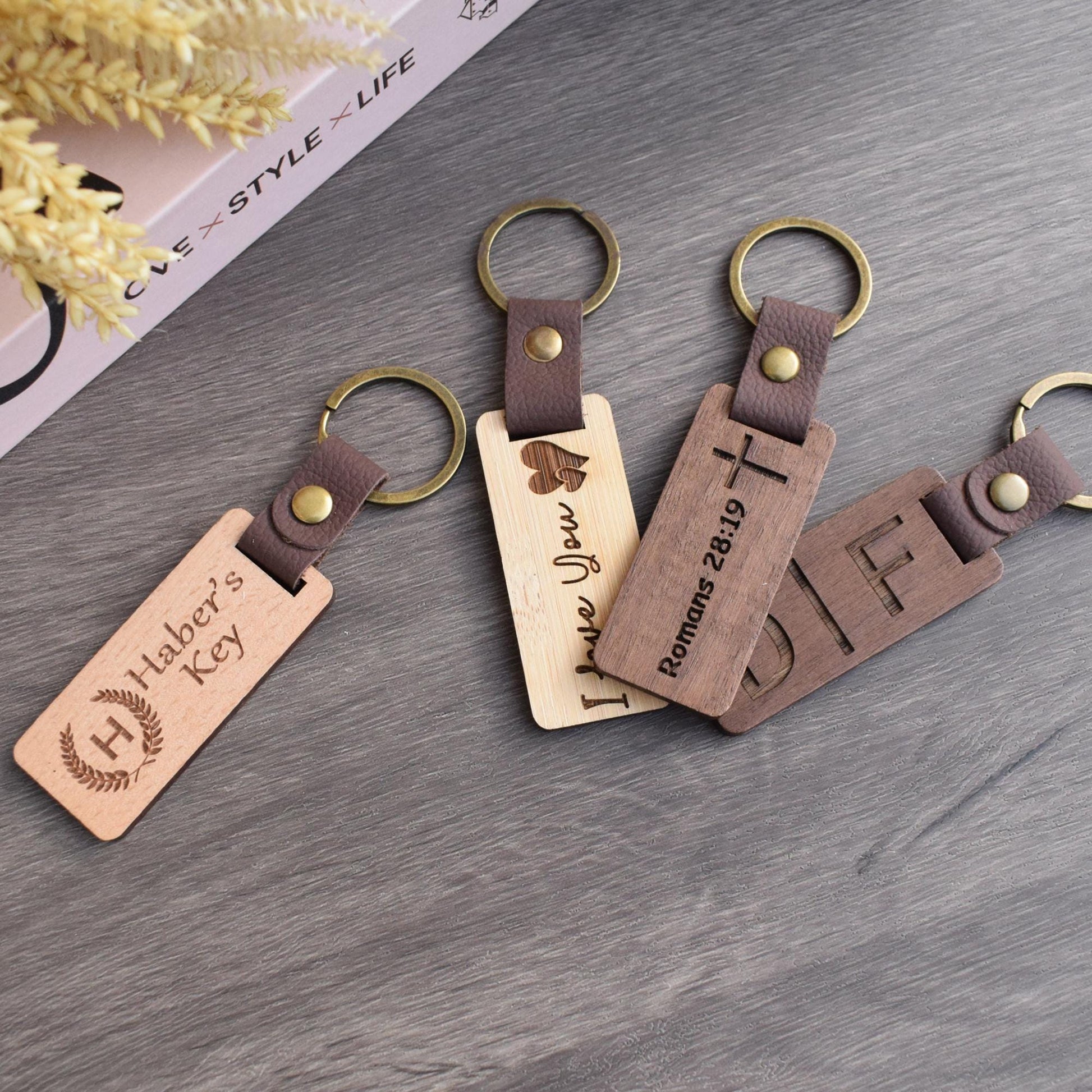 Engraved Wood Key Chain,Engraved Wood Key Chain,Custom name,Birthday or Anniversary Gift for Her or Him, Gift for Mom Dad