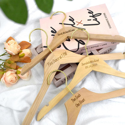 Personalized Wooden Bridesmaid Hangers With Name,Hanger For Bridal Party,Wedding Dress Hanger,Engraved Hanger,Bridesmaid Gift,Gift For Her