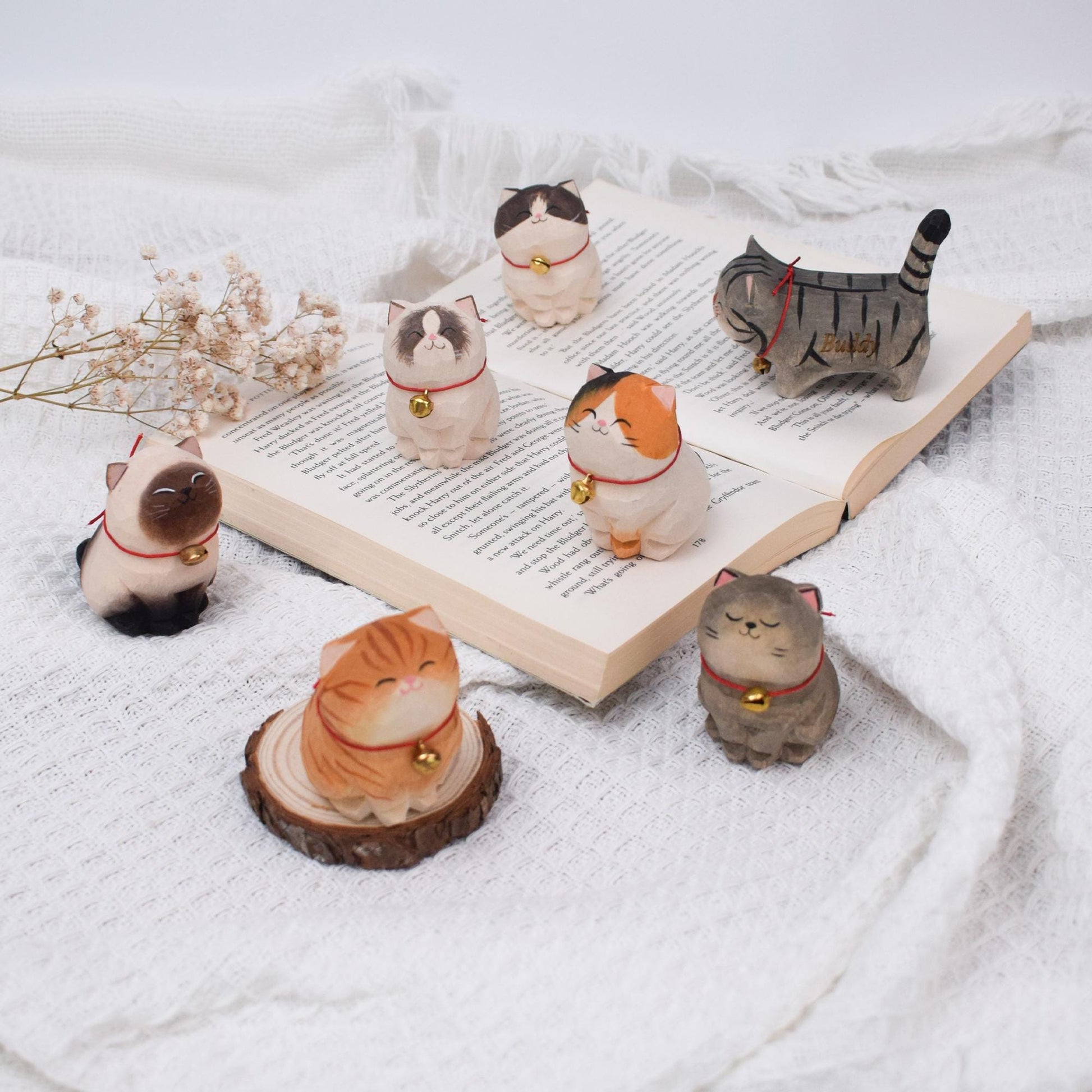 Personalized Wooden Cat Figurine,Hand-Carved Wood Cat Sculpture,Mini Wooden Cat Ornaments, Desk Decor, Animals Lovers Gift, Cat Lover Gift